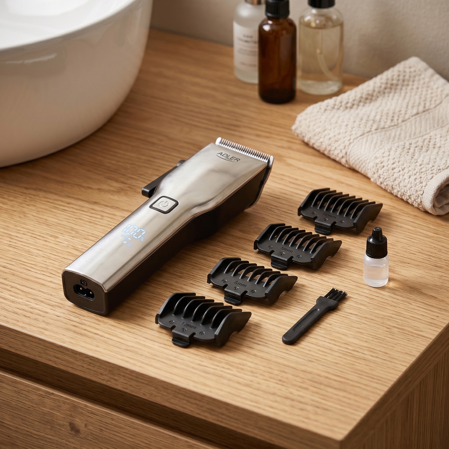 Машинка для стрижки волос Adler AD 2850, беспроводной триммер для волос с USB-C, 2 скорости, светодиодный дисплей, 8 насадок