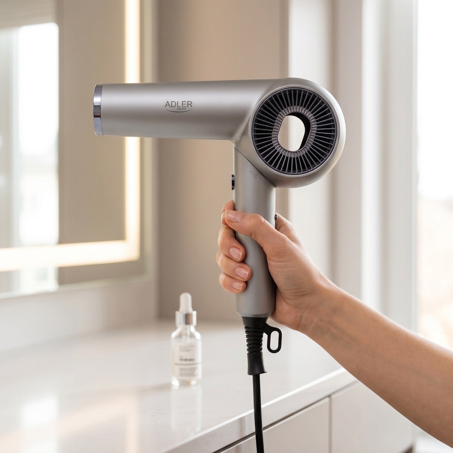 Высокоскоростной складной фен для волос Adler AD 2289 SUPERSPEED, 1600Вт, 3 скорости, 3 режимами нагрева