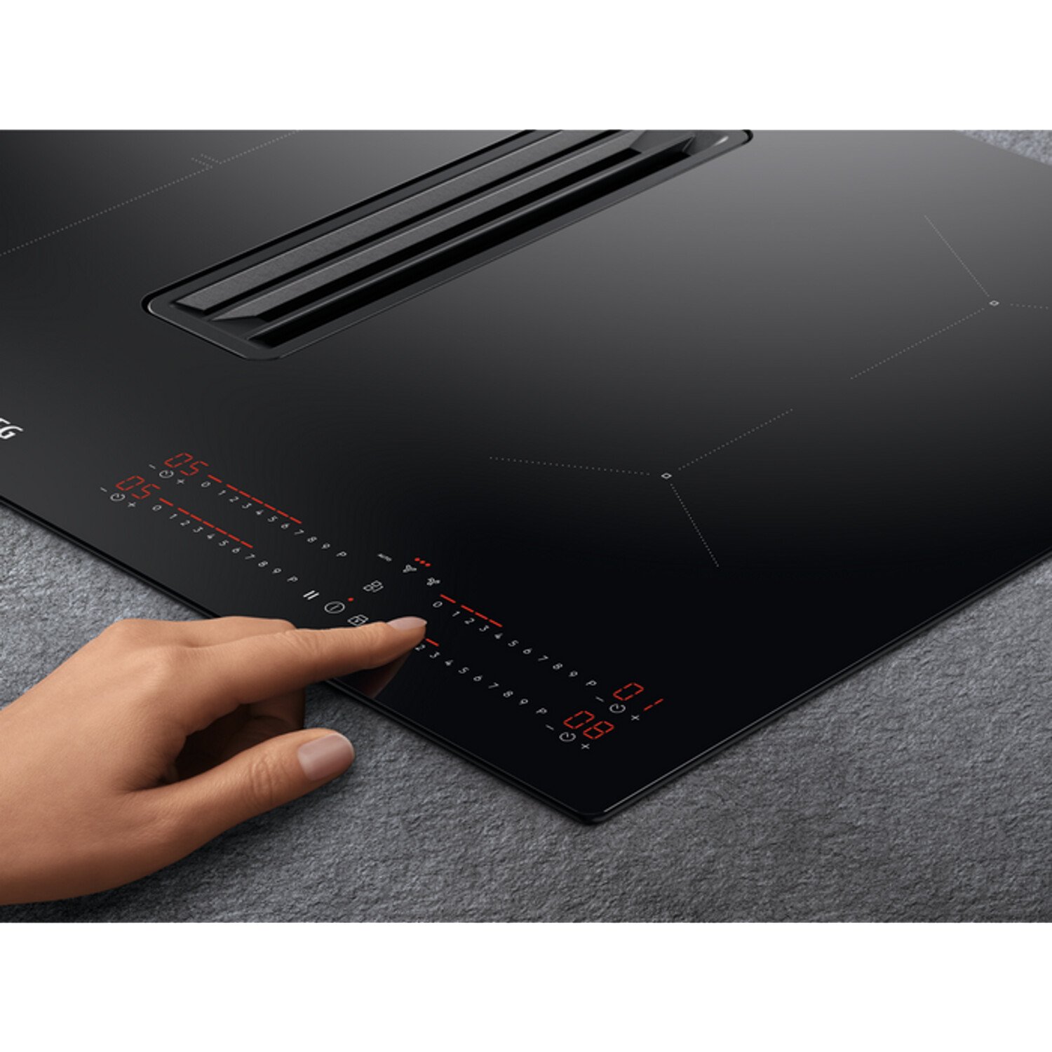 Plită pe inducție cu sistem de ventilare integrat AEG CCE84751CB