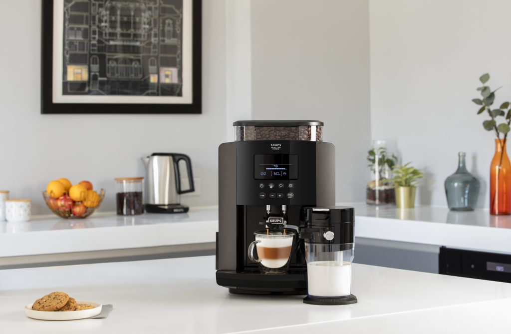 Автоматическая кофемашина KRUPS Arabica Latte EA819E10, 1,7л, 1450W, 15 bar, черный