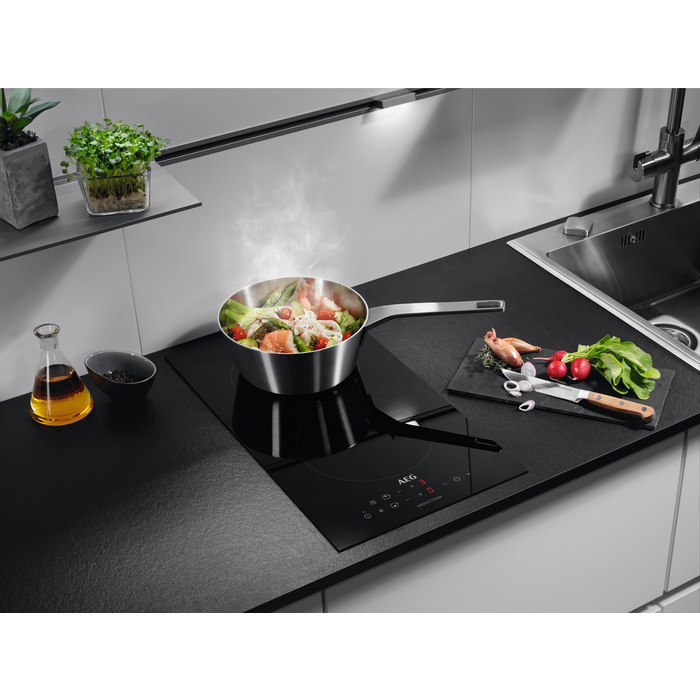 Plită cu inducţie AEG IKB32300CB